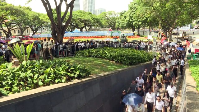 Singapour: une immense foule devant le cercueil de Lee Kuan Yew