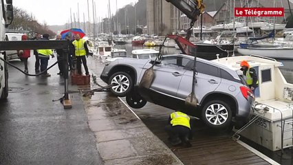 Plérin (22). Une voiture bascule dans le port du Légué