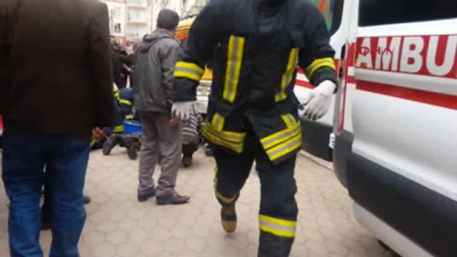 Sivas - Kamyonun Altında Sıkışan Çocuğu Afad ve İtfaiye Ekipleri Çıkardı-2