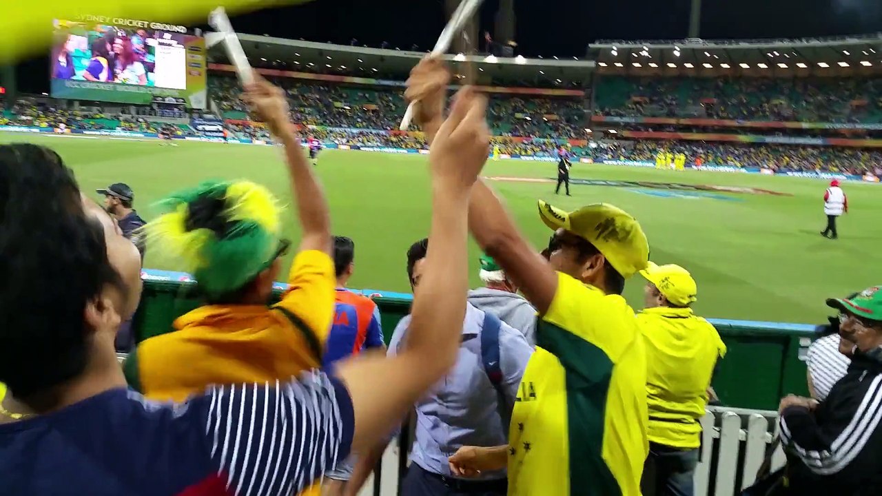 Pakistani Fans Singing Mauka Mauka - Trolling Indians During Second Semi Final