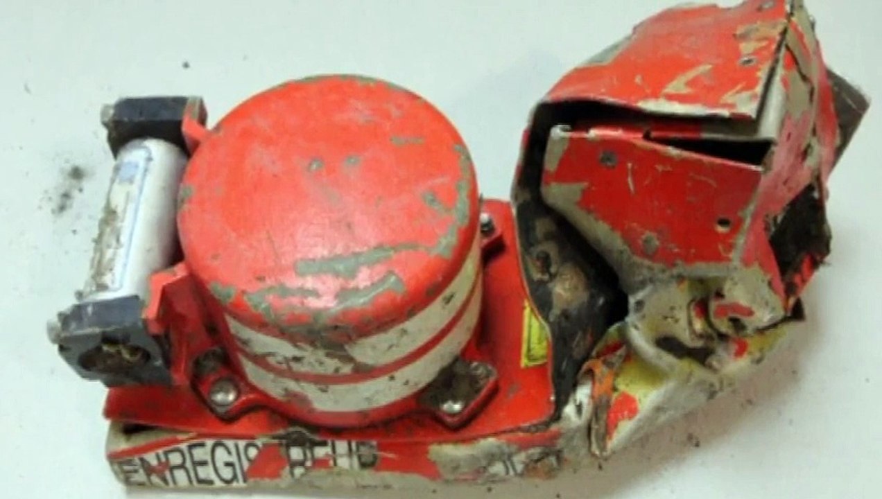 Germanwings crash  Pilot 'locked out of cockpit' before descent