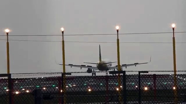 Crosswind Landings Monarch, British Airways, Air France Manchester Airport