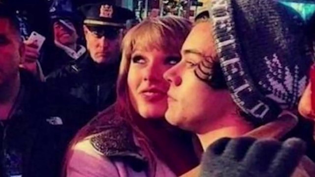 Taylor Swift and Calvin Harris Caught Snuggling at Kenny Chesney Concert 2015