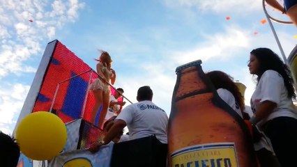 Belinda enseña todo en el Carnaval de Mazatlán