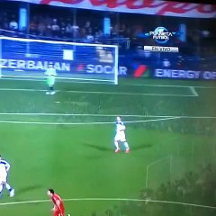 Igor Akinfeev hospitalizado: recibió bengala y suspenden Montenegro vs. Rusia de Eurocopa (VIDEO)