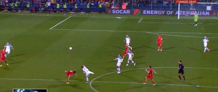 Monténégro - Russie : Igor Akinfeev reçoit un fumigène sur l'épaule