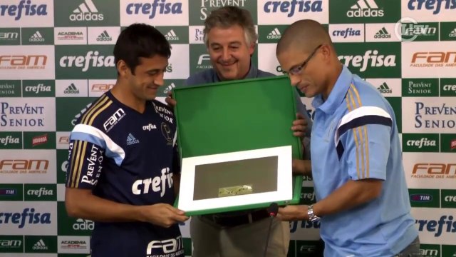 Alex e Robinho ganham placas do Palmeiras por golaços contra Ceni