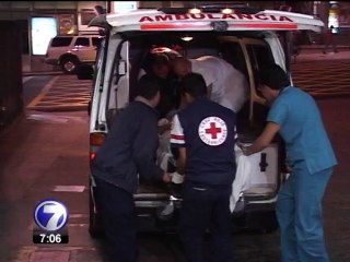 Hombre fallece tras proteger a una mujer de asaltantes