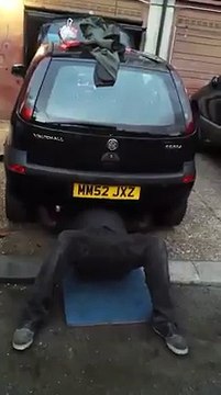 Ce mec est un FOU ce qu'il Fait avec sa Voiture est IMPRESSIONNANT