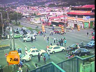 Porteadores bloquean paso por Hatillo 6 y al menos cuatro puntos más