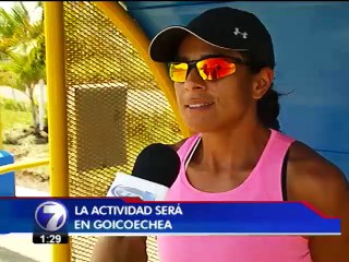 Ingrid Morales promueve campamento de voleibol de playa para niños