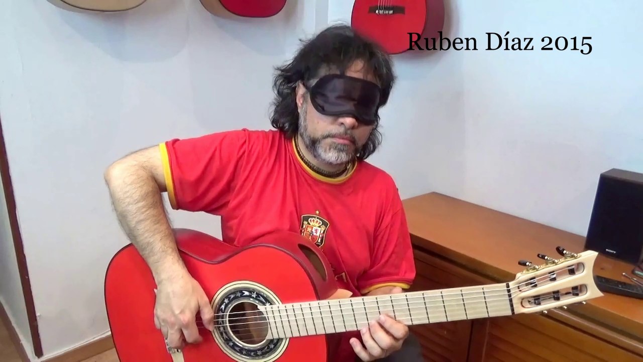 Play in present = Enjoying and getting rid of stress and worries / Paco de Lucia´s style and technique / Ruben Diaz CFG Spain / Learning Flamenco Guitar online Skype method