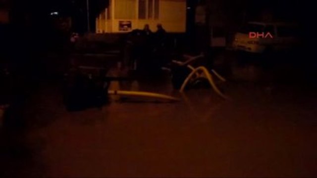 Uşak'ta Dere Taştı, Köy Sular Altında Kaldı