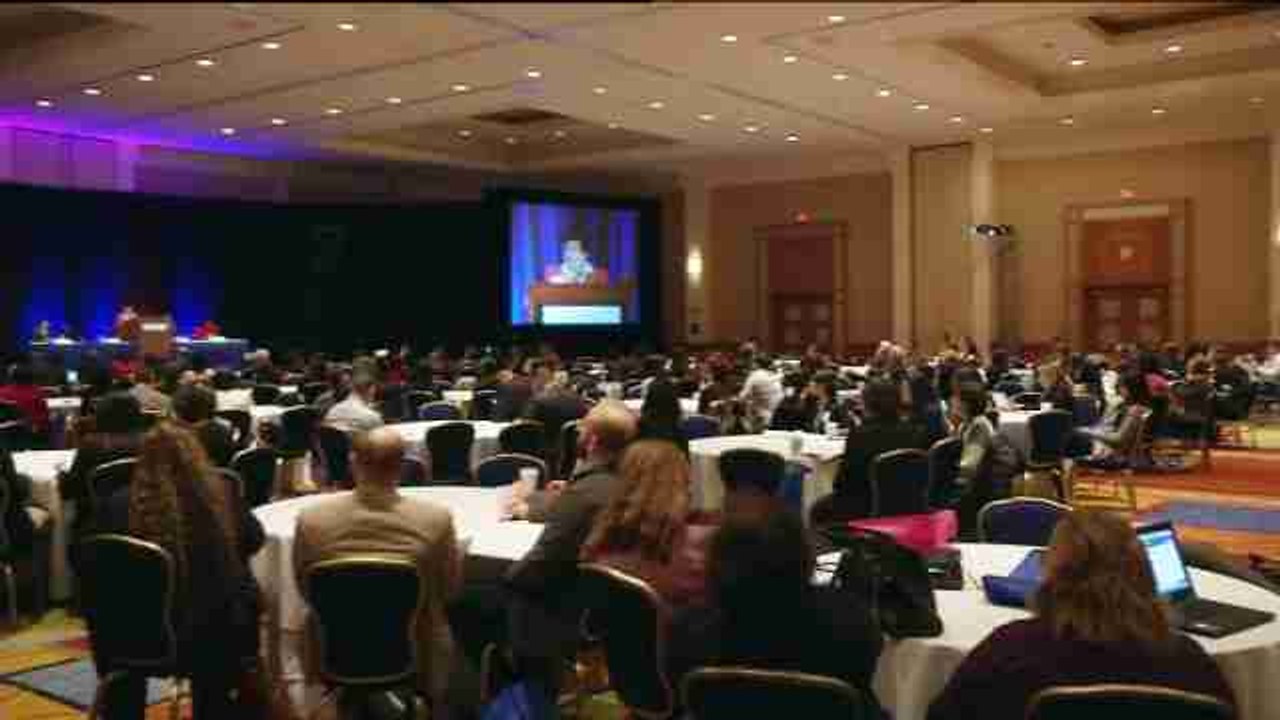 Subsidios, idioma y servicios: grandes retos en sanidad para los hispanos de EEUU