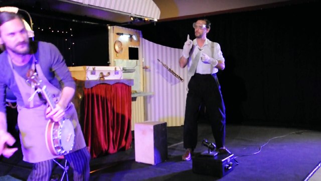 Spectacle la boite à gants. En musique dans la boite !