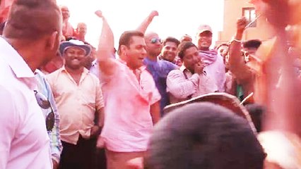 Salman Dancing With Kids On Sets Of Bajrangi Bhaijaan