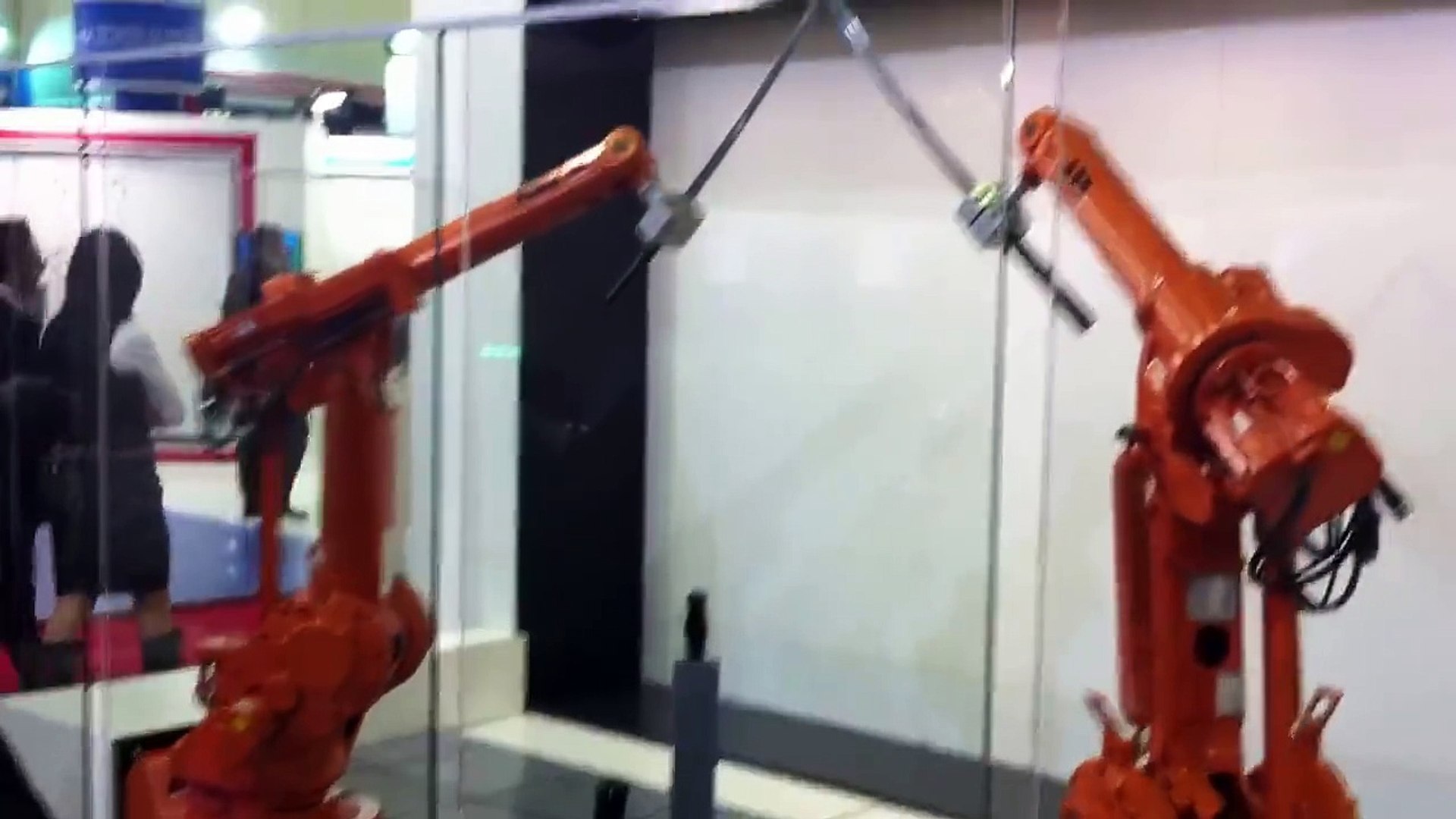 ⁣Robots Katana Fight