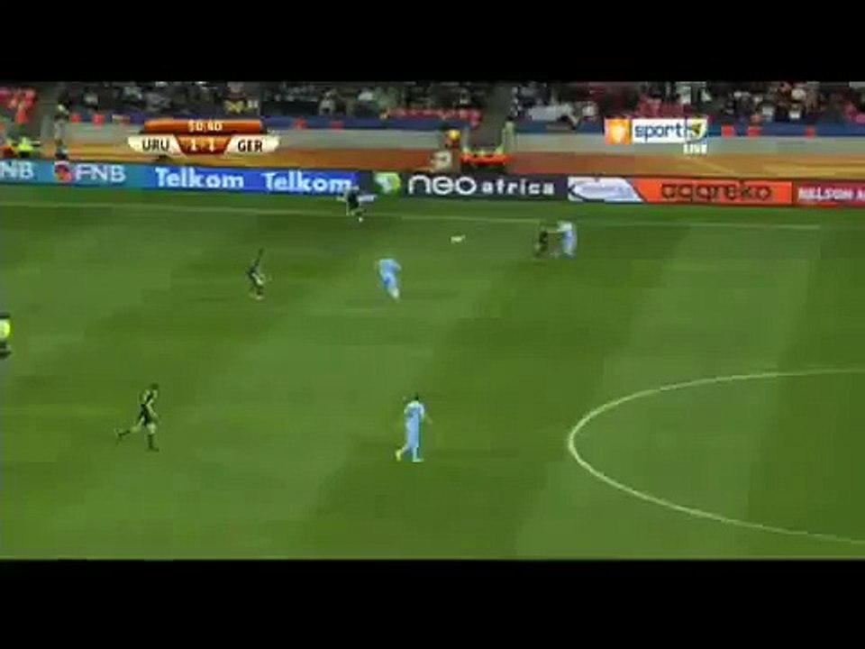 اجمل هدف في كاس العالم 2010 بدون اي تفكير.flv