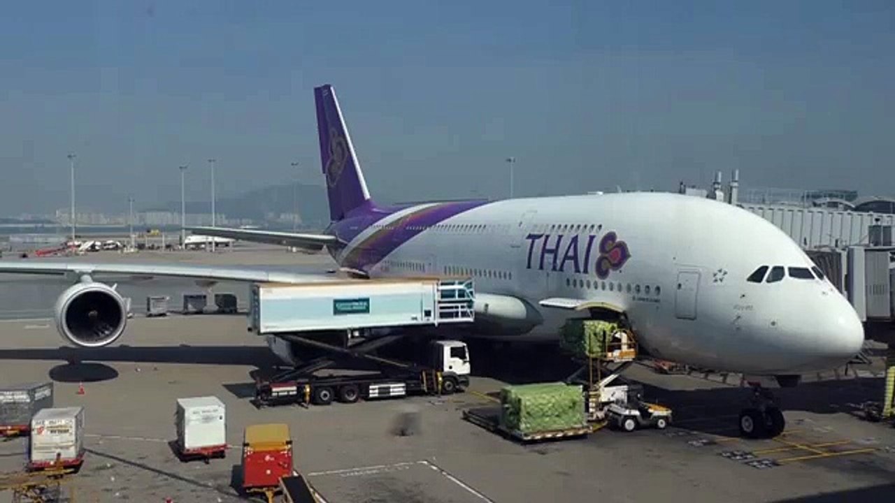Thai Airways A380 Timelapse Hong Kong Airport Gate