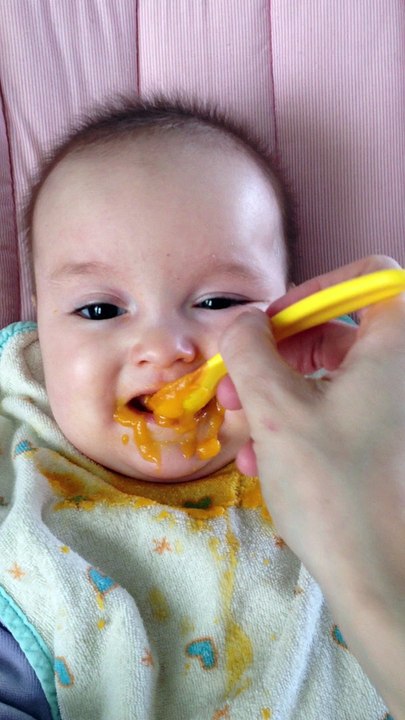 Premier repas de Lina 14-01-14