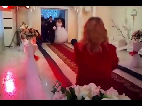 دلہا اور دُلہن کا الیسا استقبال آپ نے پہلے کبھی نہ دیکھا ہو گا ۔۔۔ کمال ہے