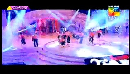 Mehwish Hayat And Ehsan Khan Dance On Humtv Awards Show