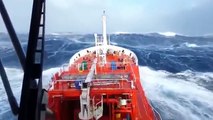 SHIPS IN STORM Horrible FOOTAGE