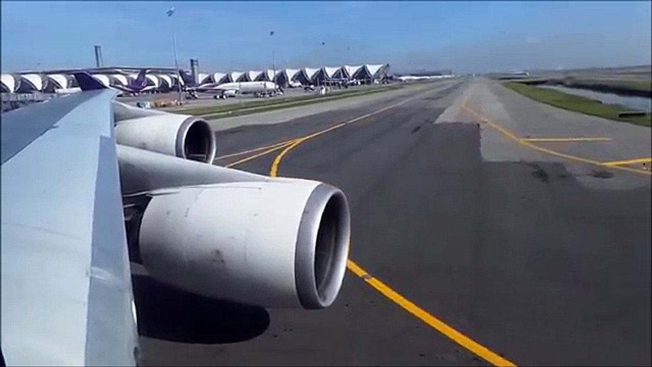 Amazing takeoff and landing wing views onboard Thai Airways B747-400