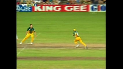 RICKY PONTING _FUNNY RUNOUT_ RIPS THE MIDDLE STUMP OUT OF THE GROUND!