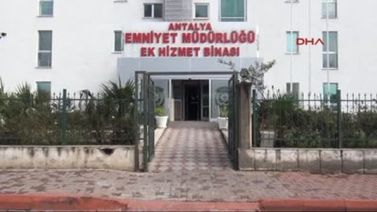 Antalya - Namaz Kılar Gibi Yapıp Camide Cüzdanları Çaldılar