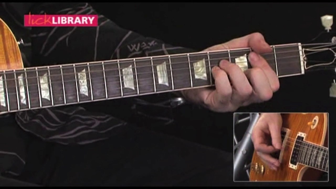 David Bowie - Moonage Daydream (Performance)