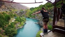 Yeni Zelanda'da bungee jumping yapan çılgınlar