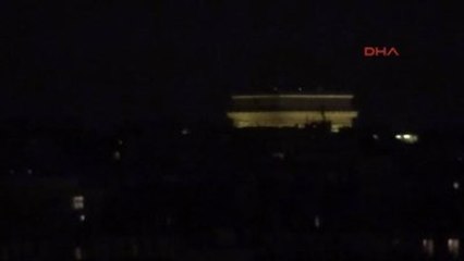 Eyfel Kulesi 5 Dakika Karardı