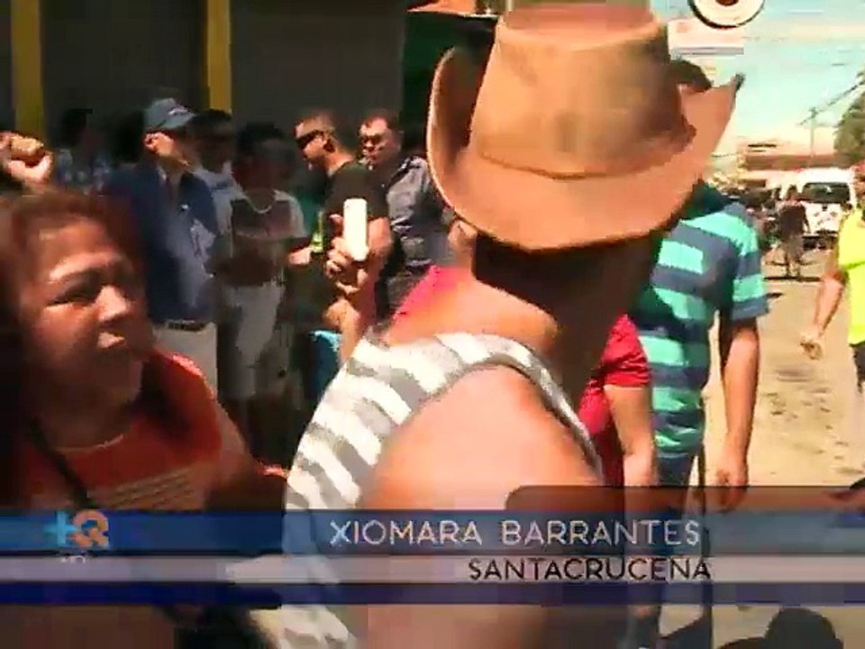 Santa Cruz se viste de fiesta y cientos de personas salen a las calles para celebrar