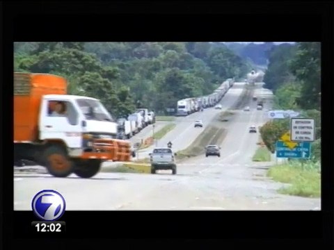 200 camiones están varados por problemas en aduana de Paso Canoas