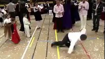 Düğünde Dansı İle Fenomen Olan Dayı