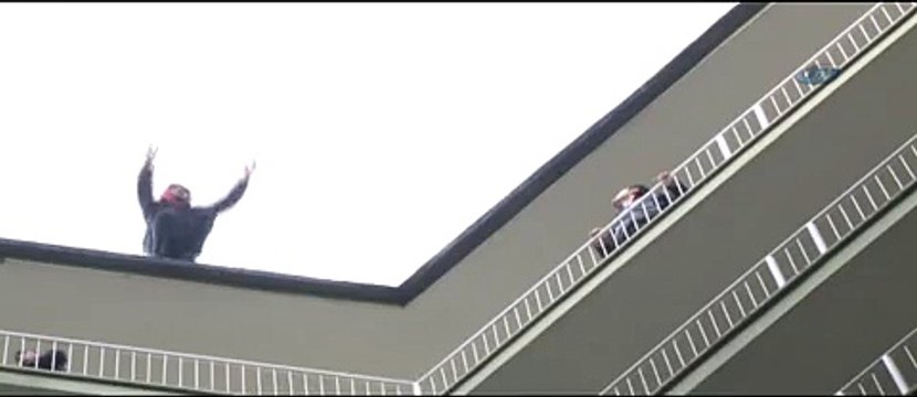 İntihar girişimi kamerada... 10. kattan böyle atladı