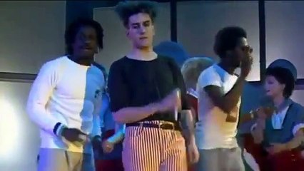 It Ain't What You Do It's The Way That You Do It - Bananarama & Fun Boy 3