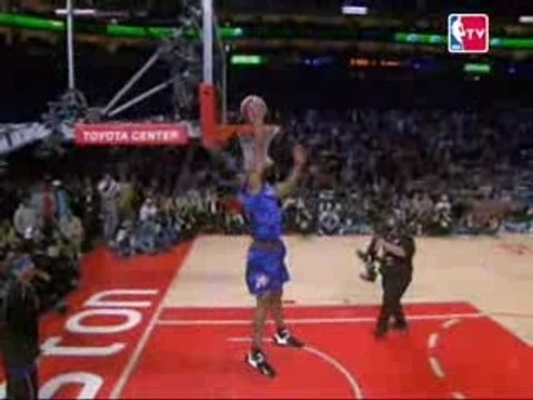 NBA slam dunk by Iguodala