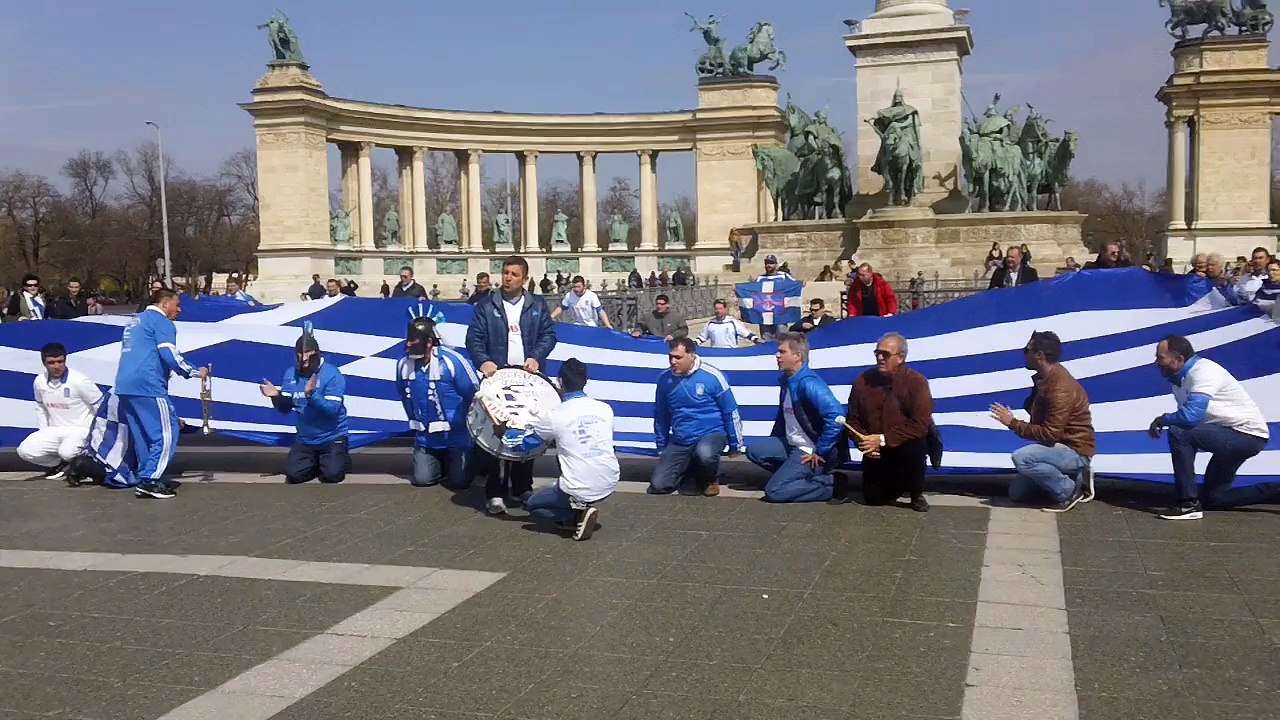 Ο Γαλανόλευκος Φάρος στην Πλατεία Ηρώων (1)