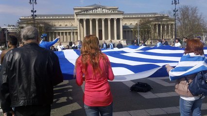 Ο Γαλανόλευκος Φάρος στην Πλατεία Ηρώων (4)