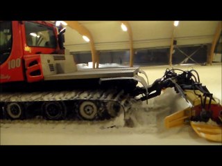PISTEN BULLY 100 : Les dameuses de Ice Mountain
