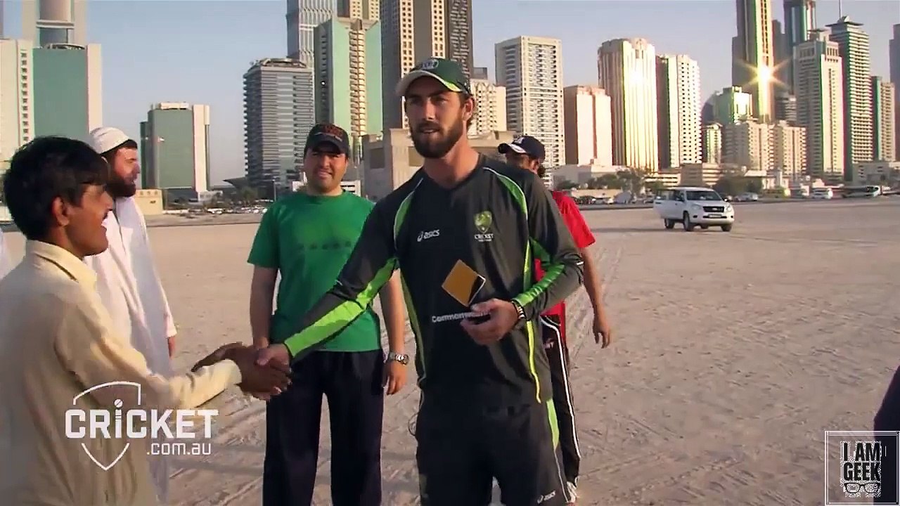 Maxwell meets and play cricket with pakistani p...
