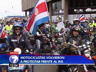 Motociclistas toman las calles reclamando rebaja en costo de póliza