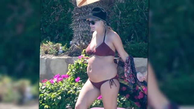 Pregnant Ashlee Simpson Spotted in Mexico