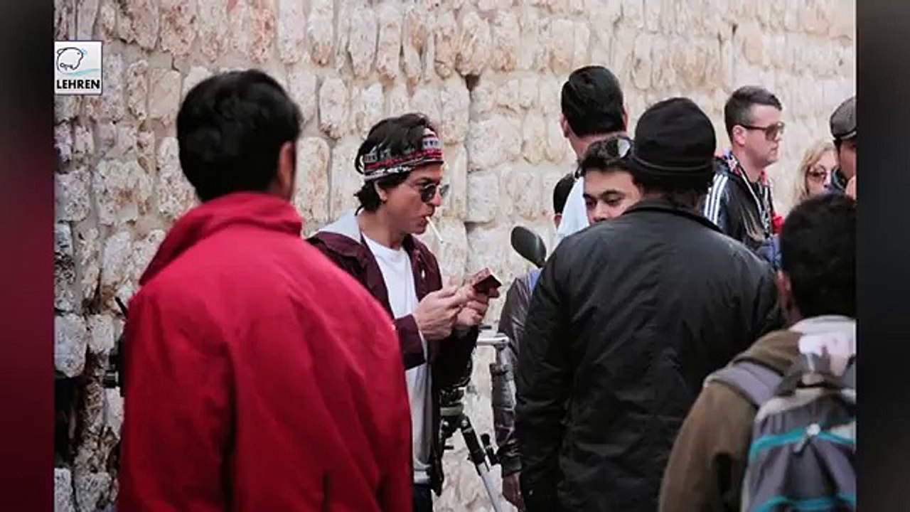 Shahrukh Khan CAUGHT Smoking   LehrenTV