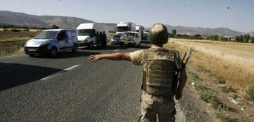 PKK'ya Katılmak İsteyen 10 Kişi Resmi Plakalı Araçta Yakalandı