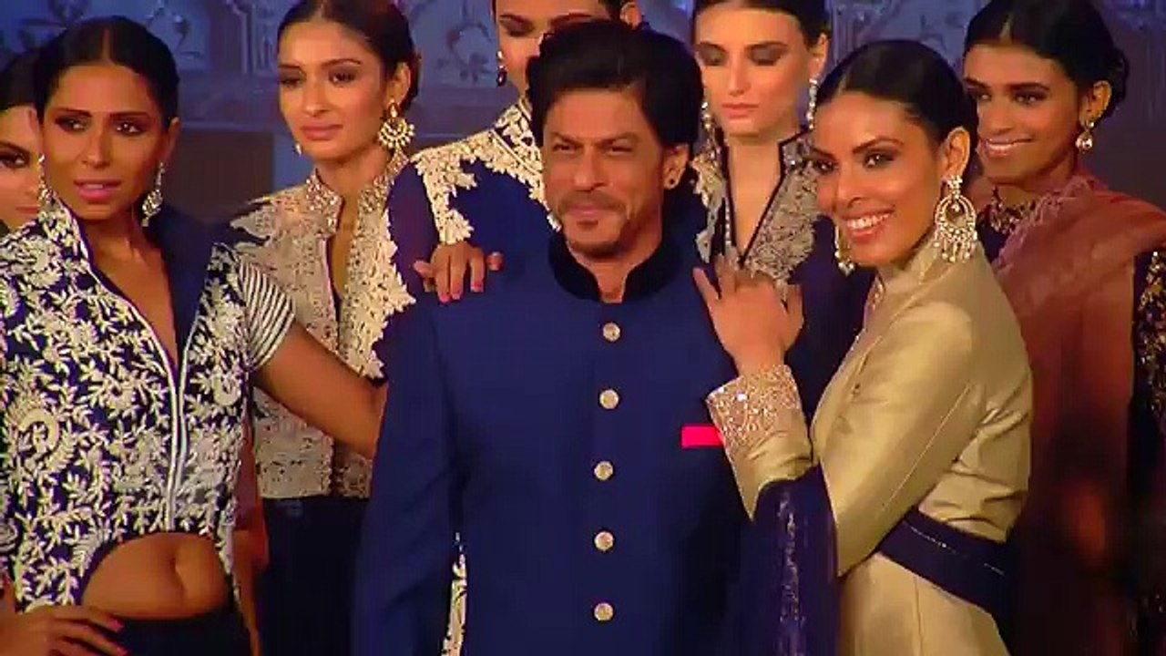 FIR To Be Filed Against Shahrukh Khan   Watch Why