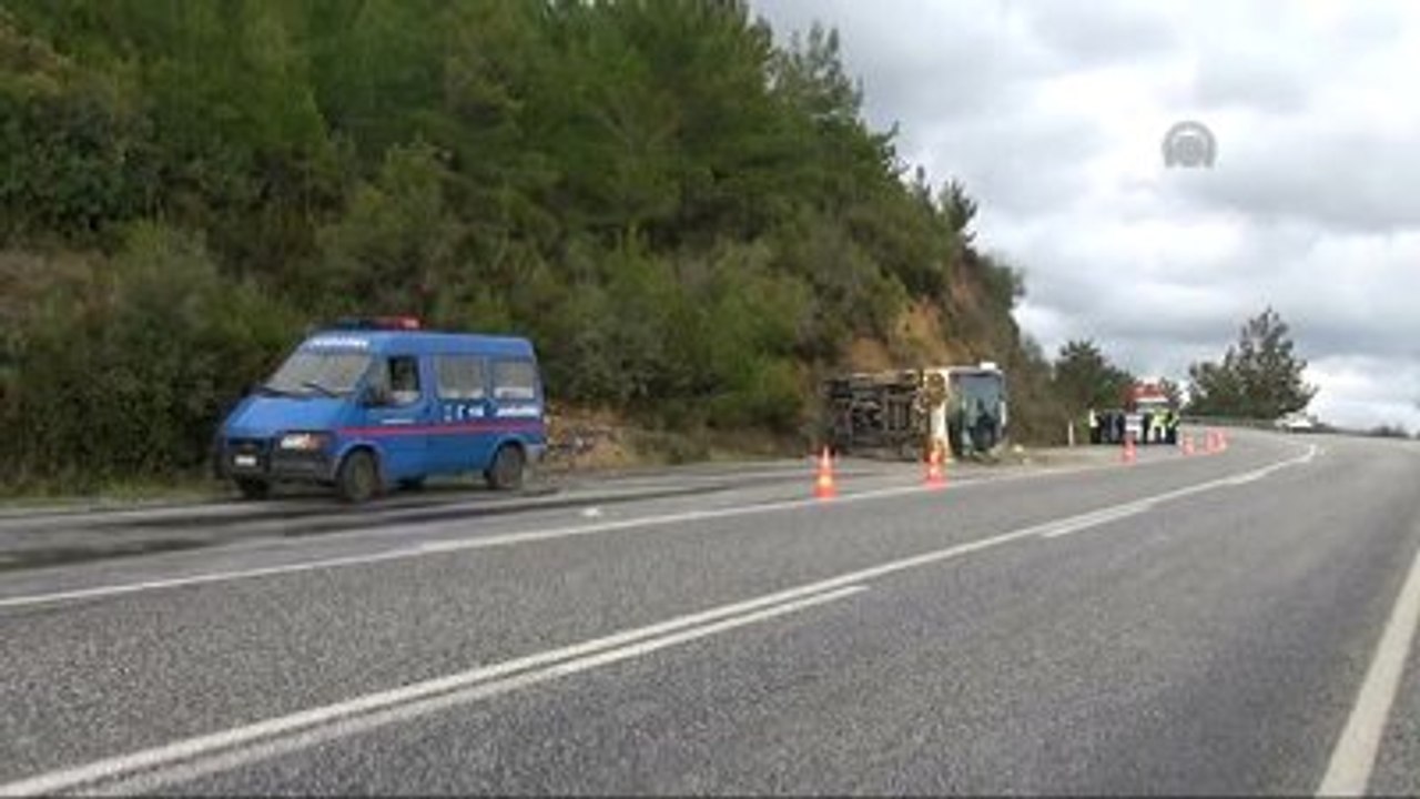 Tur Otobüsü Devrildi: 1 Ölü, 19 Yaralı