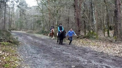 Alicia sur le poney Attila en mars 2015